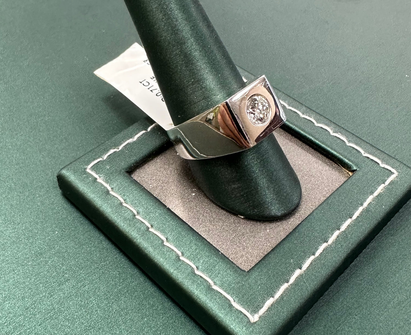 The MODDERN diamond ring