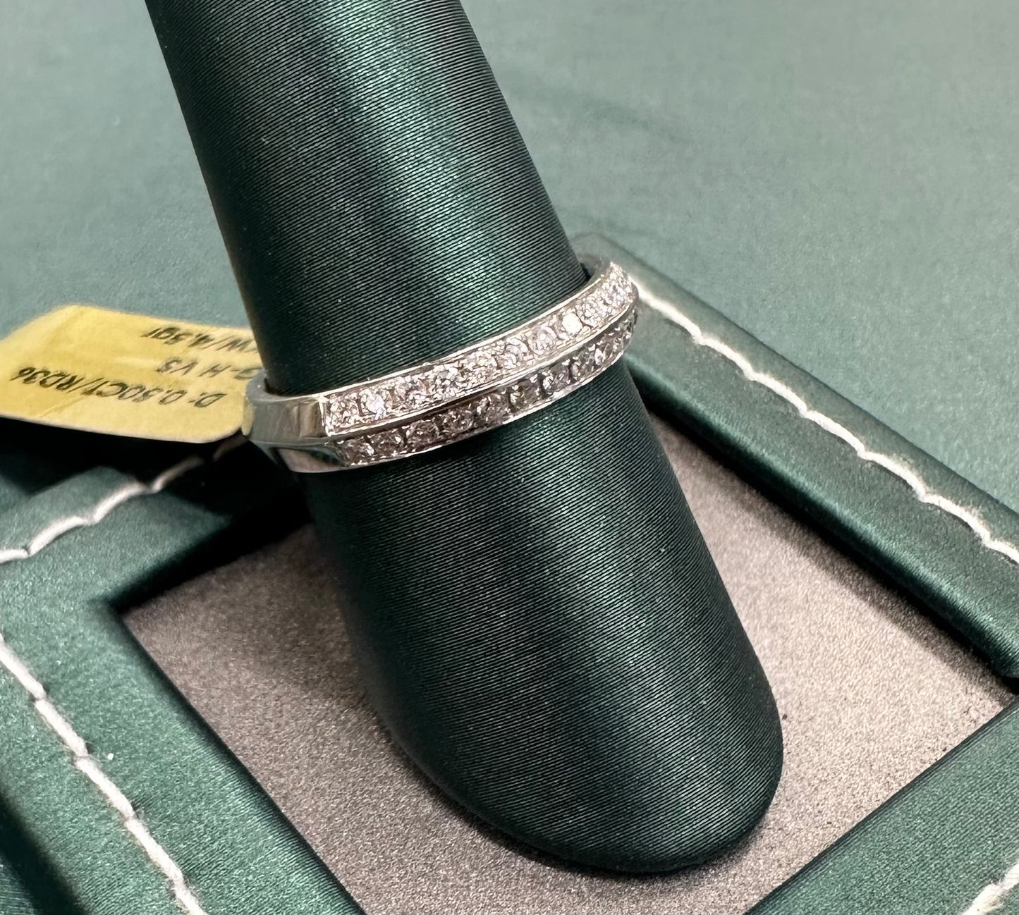 Double row ufo diamond ring