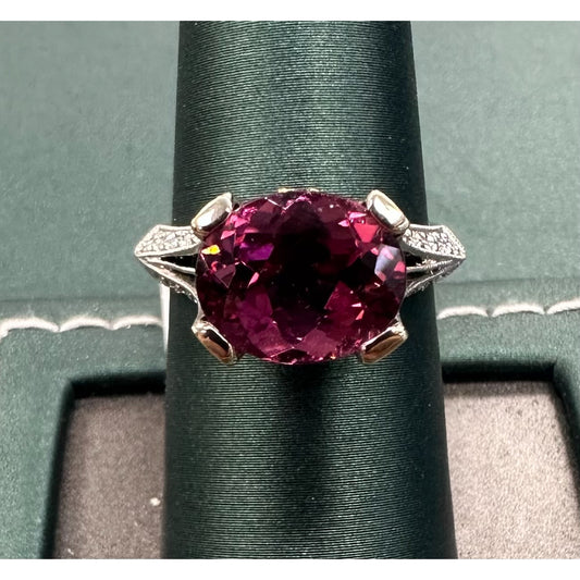 The queen’s heart pink tourmaline oval ring