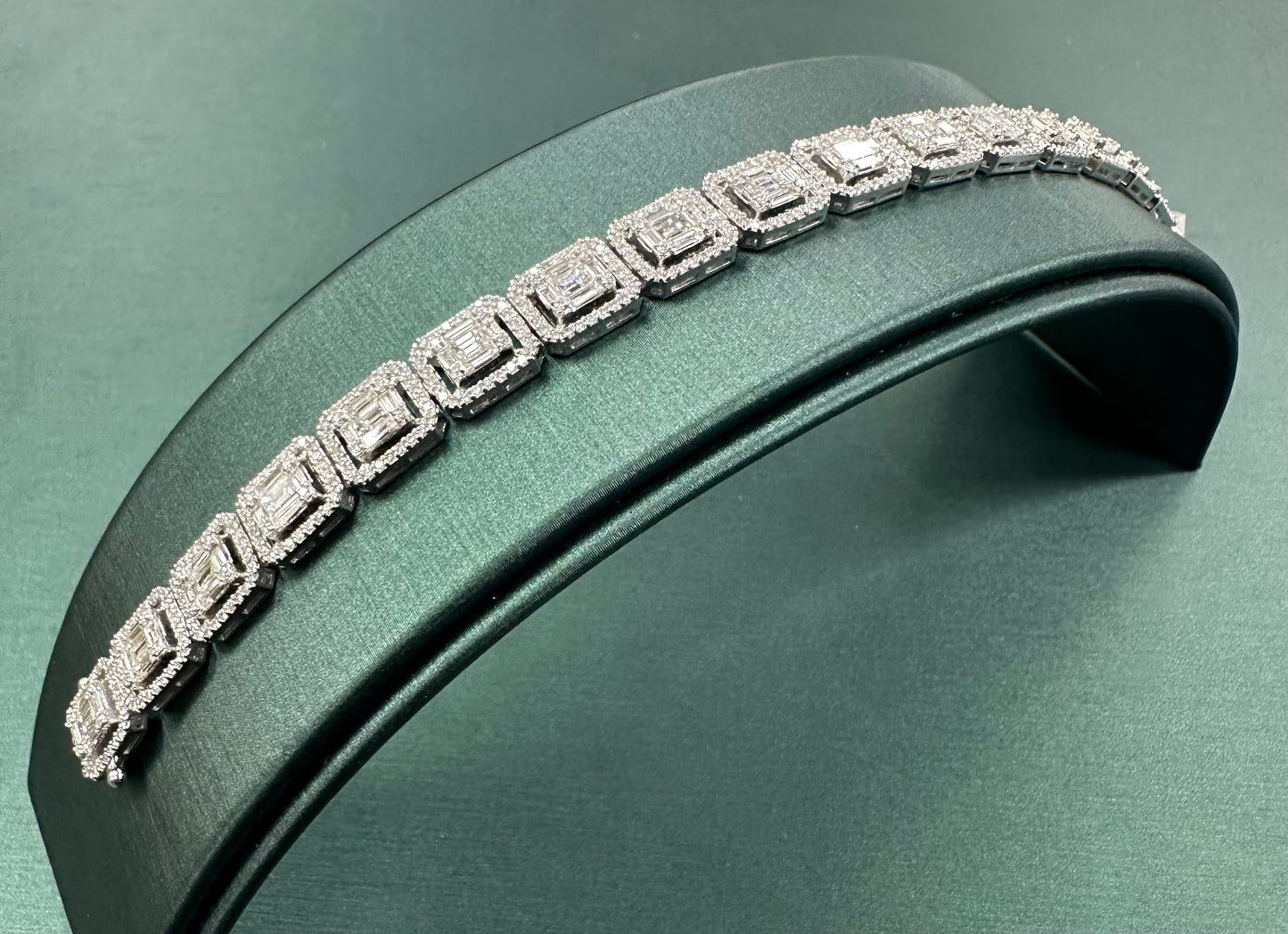 Emerald style diamond pattern bracelet