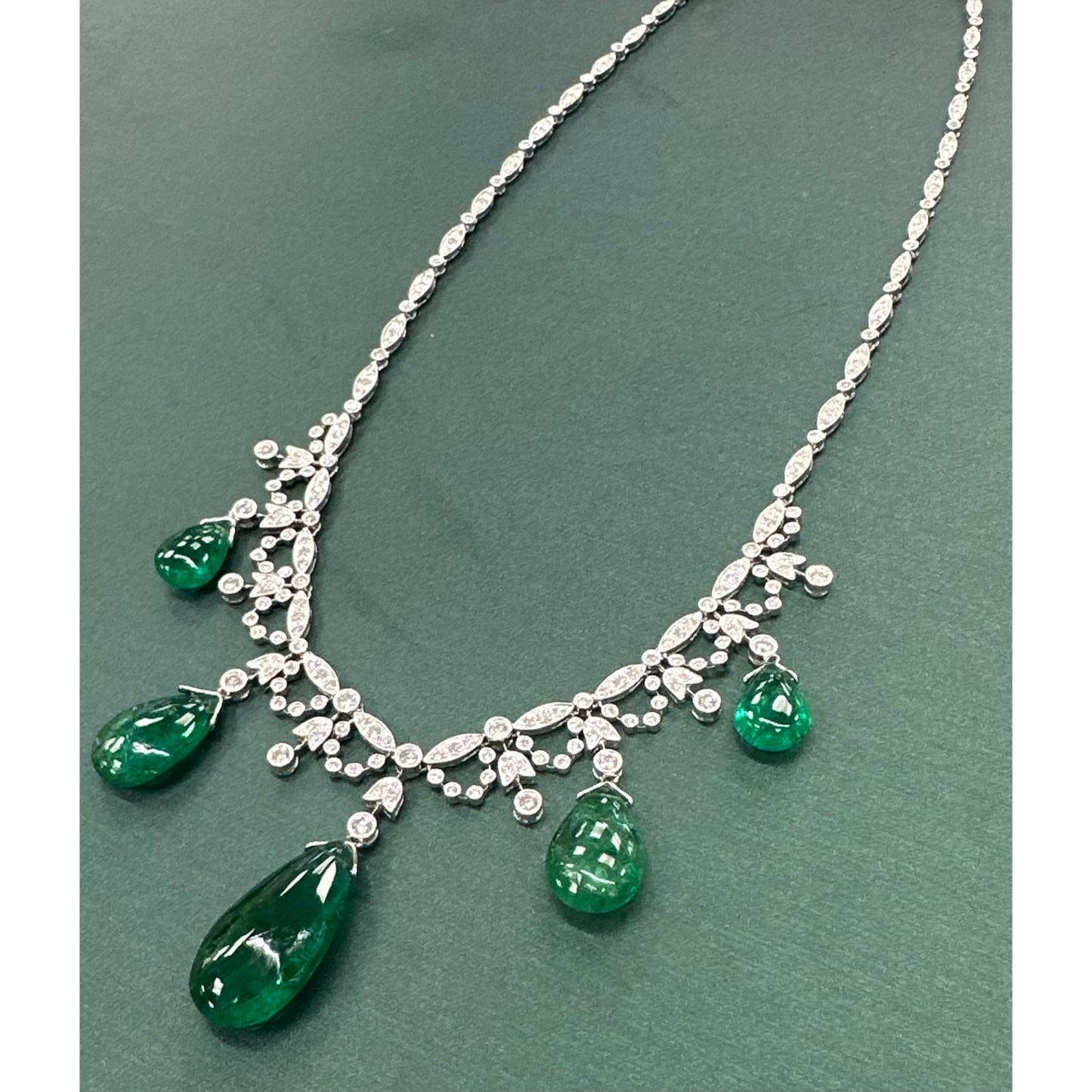 Douches of Colombia diamond and emerald necklace