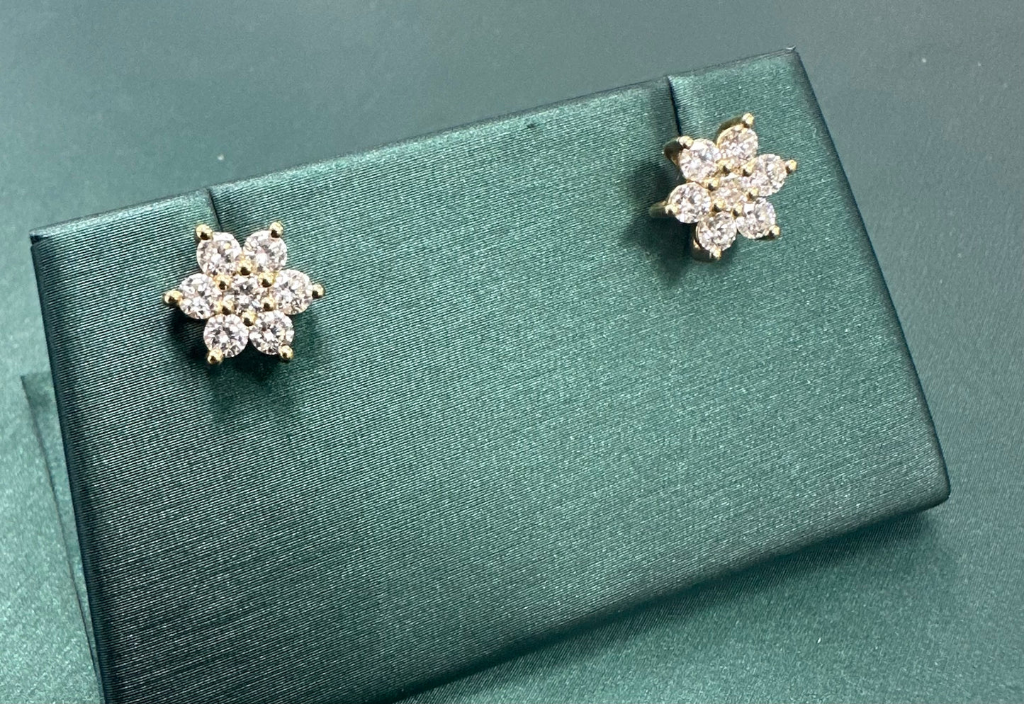 Diamond star cluster earrings 1.15 ct