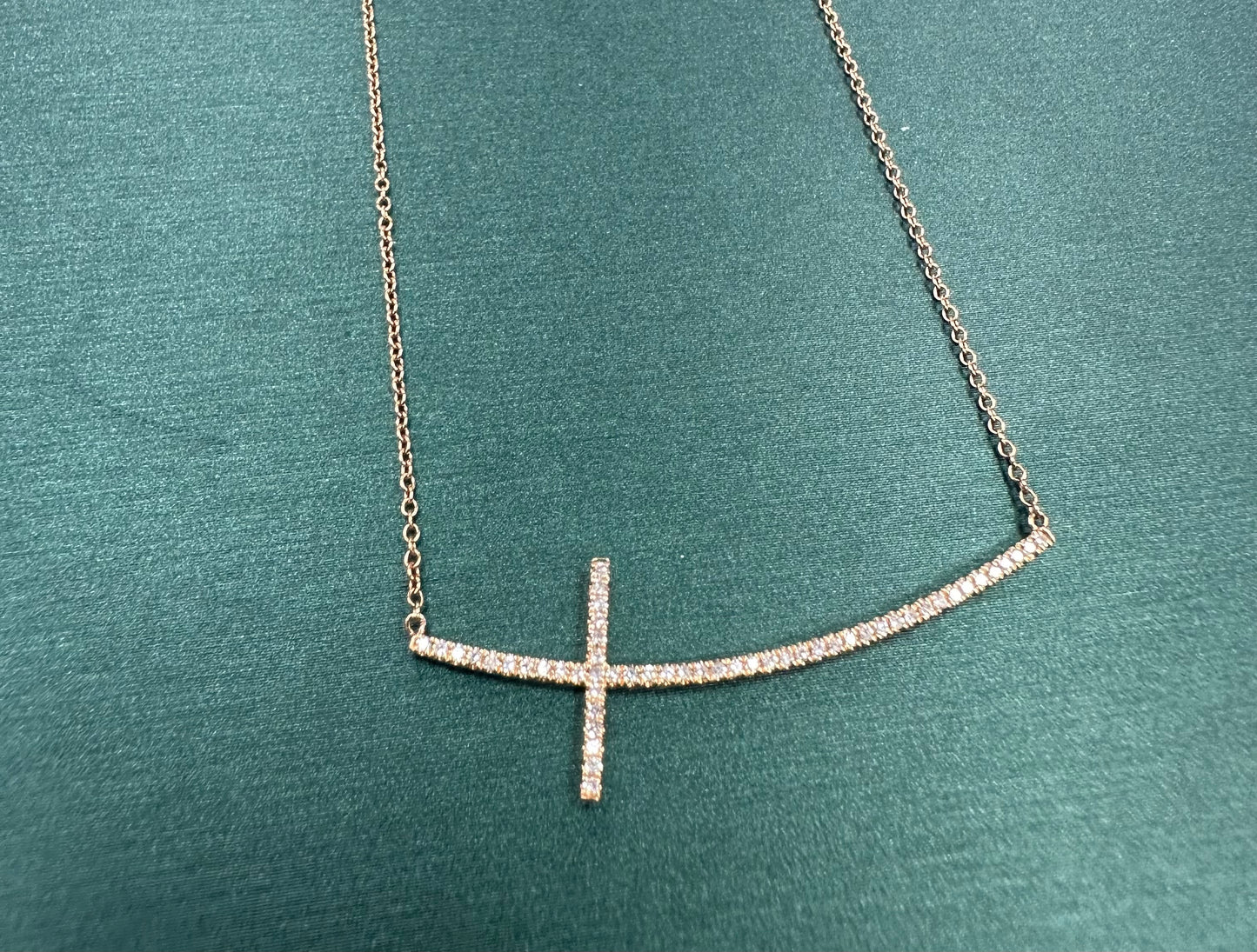 Diamond cross curb pendant