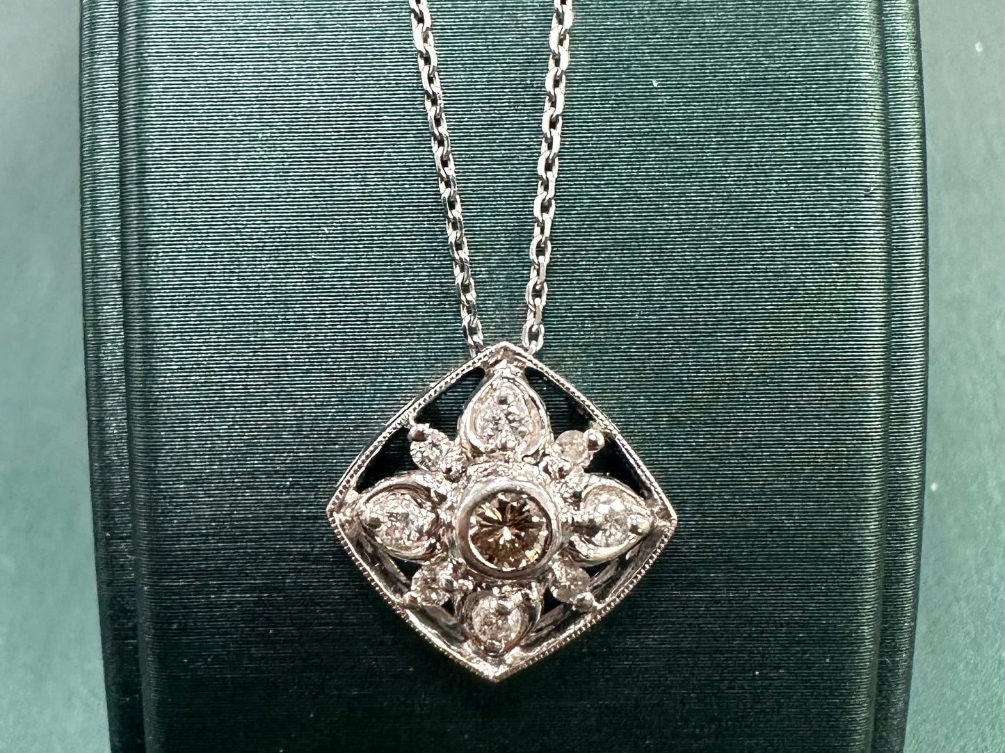 Flower cube diamond necklace