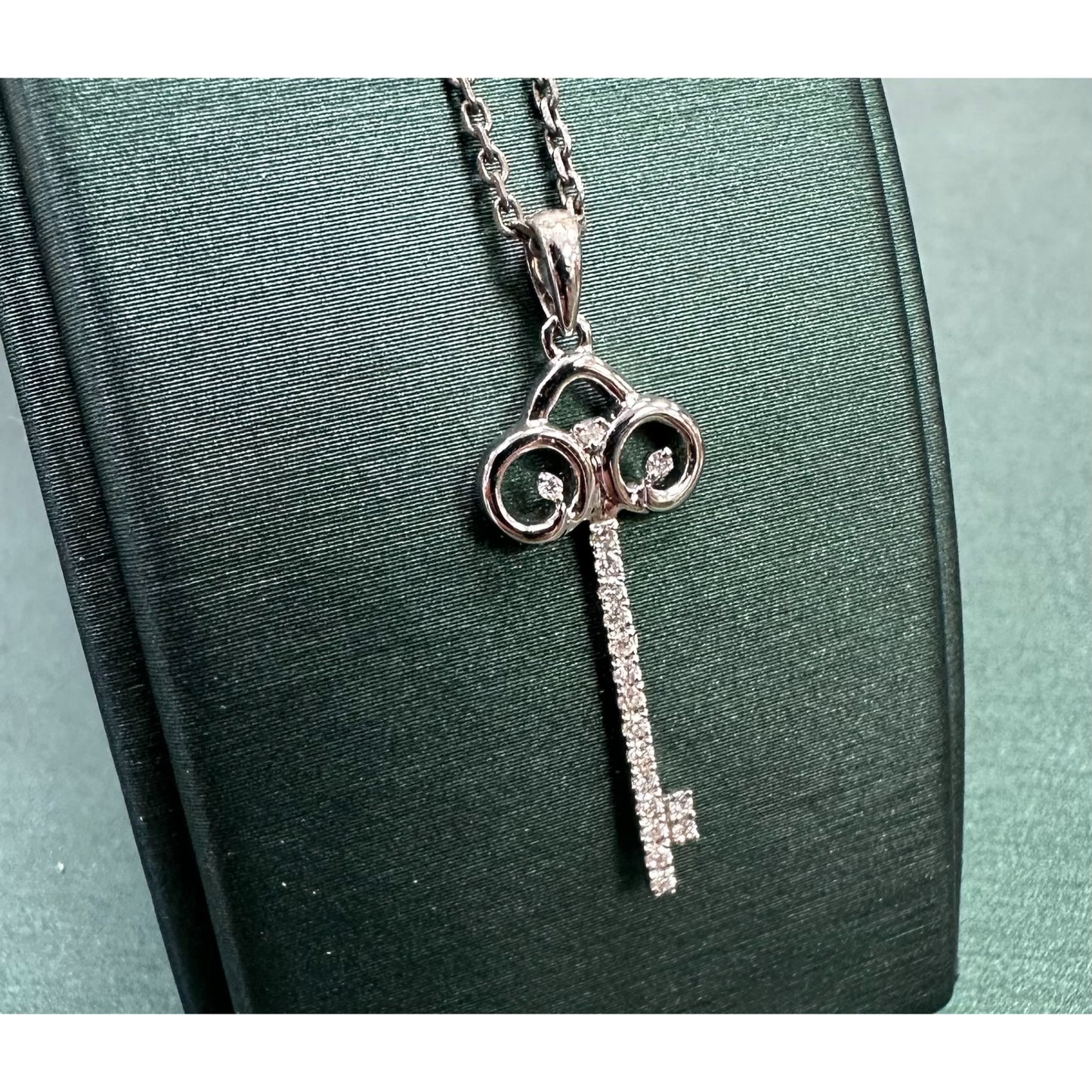 Diamond master key pendant .10 ct